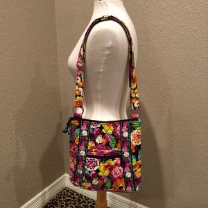 Vera Bradley hipster in the print va va bloom